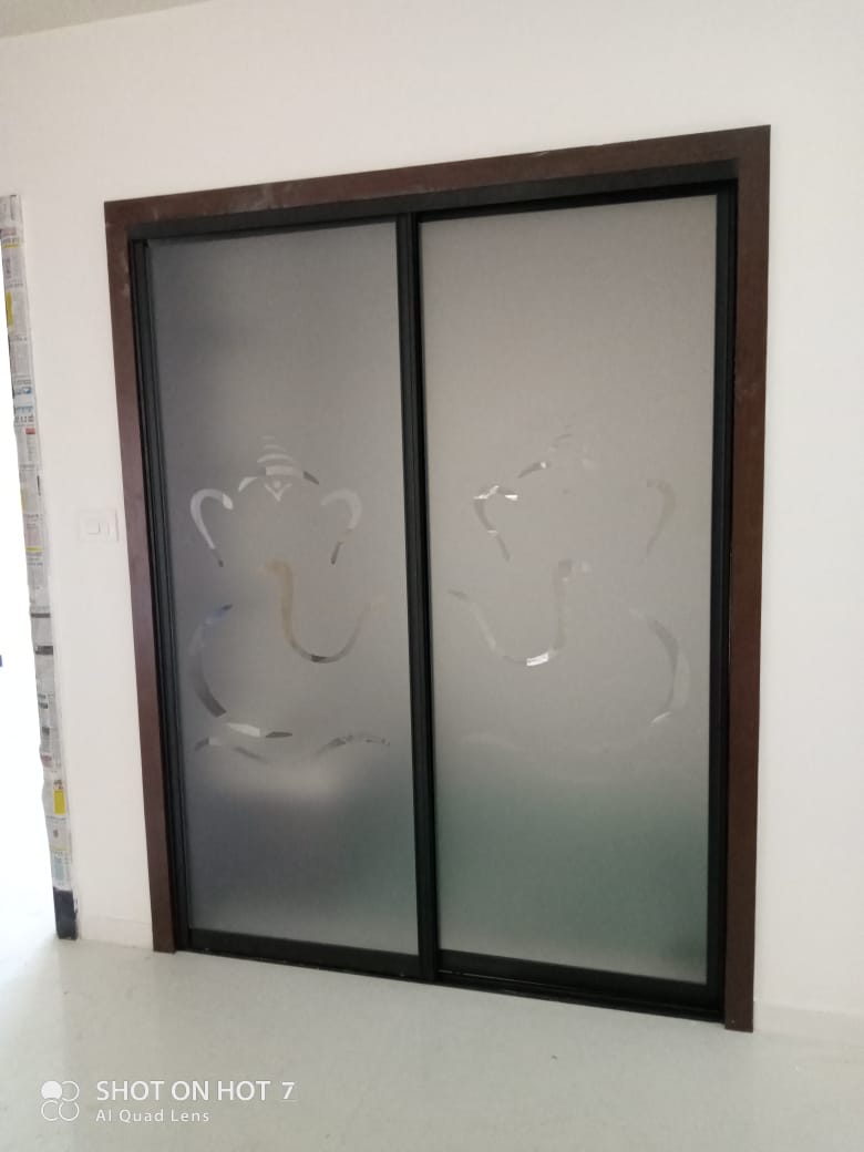 hafele-hettich-salice-wurfel-lacquer-glass-wardrobes-dealers-manufacturers-in-noida-greater-noida-india